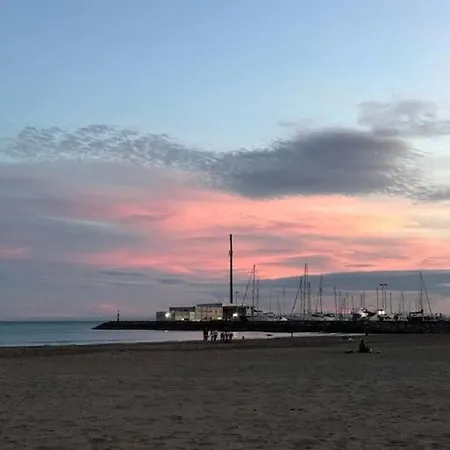 La Llar45 , Relajate Junto Al Mar Apartment *